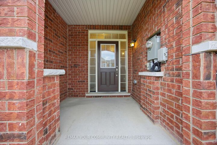 Property Photo:  90 Sky Harbour Drive  ON L6Y 0V3 