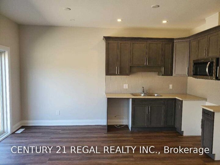 Property Photo:  10 Sycamore Street  ON L3C 0H8 