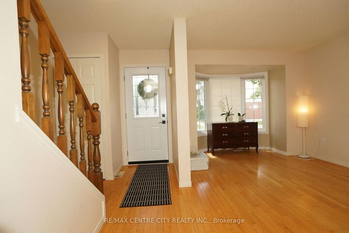 Property Photo:  50 Chapman Court 8  ON N6G 5E1 