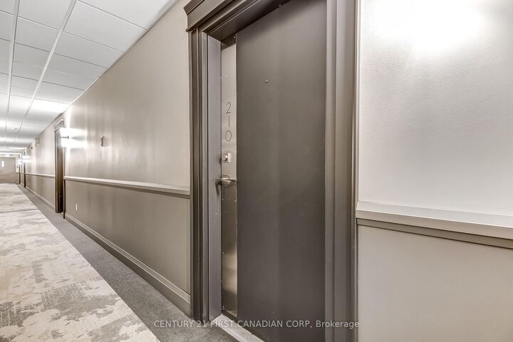 Property Photo:  5 Jacksway Crescent  ON N5X 3T6 