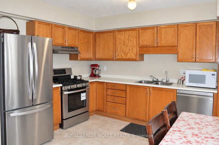 Property Photo:  525 Oakvale Drive 2  ON N2T 2G8 
