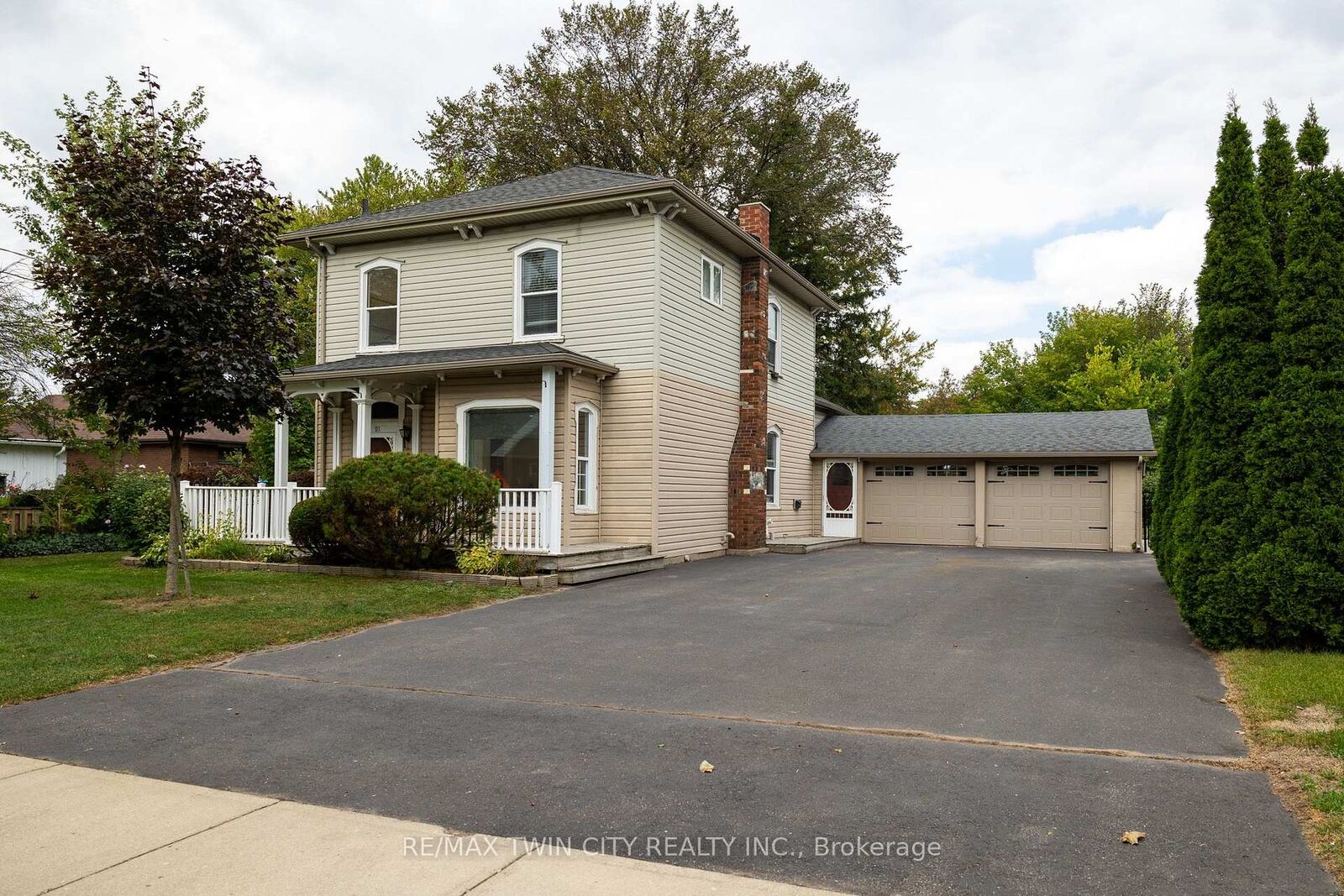 Property Photo:  21 McCall Street  ON N3T 2C5 