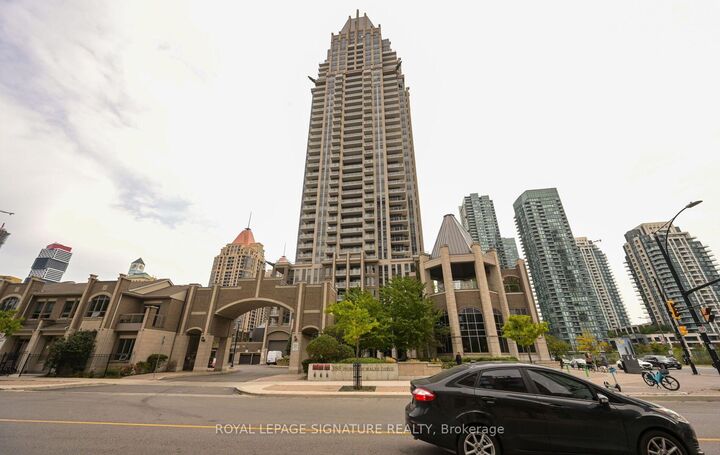Property Photo:  388 Prince Of Wales Drive 2211  ON L5B 0A1 