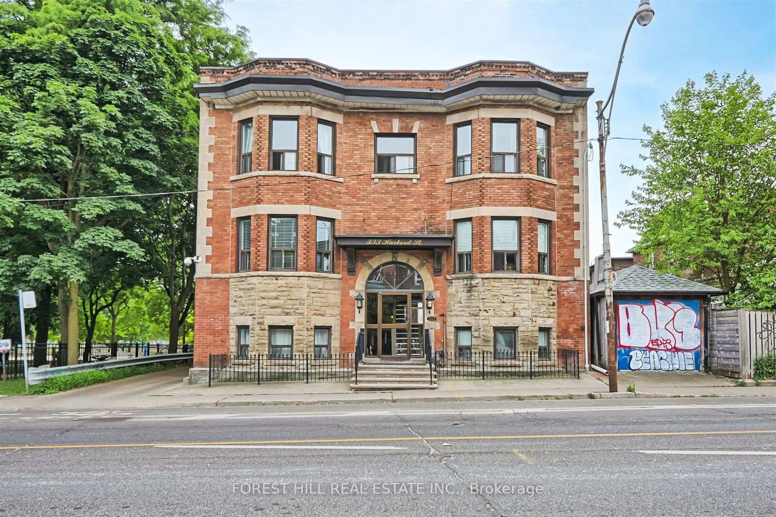 Property Photo:  333 Harbord Street 201  ON M6G 1H3 