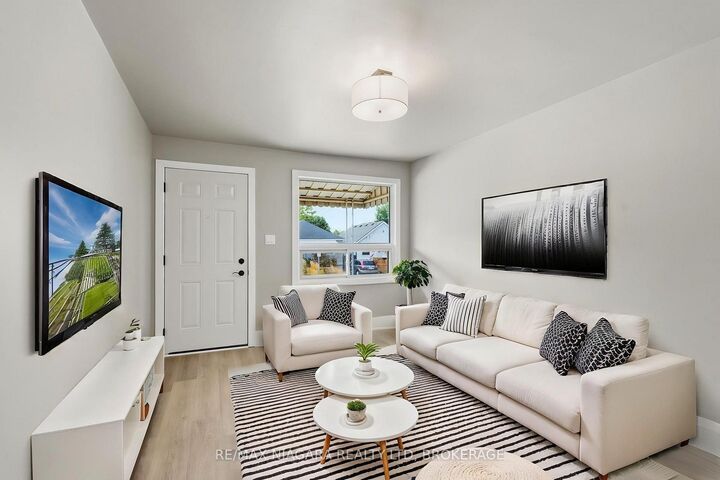 Property Photo:  422 Brunswick Street  ON L8H 6S4 