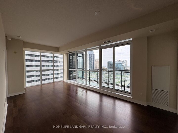 Photo de la propriété: 4070 Confederation Parkway 1002 ON L5B 0E9