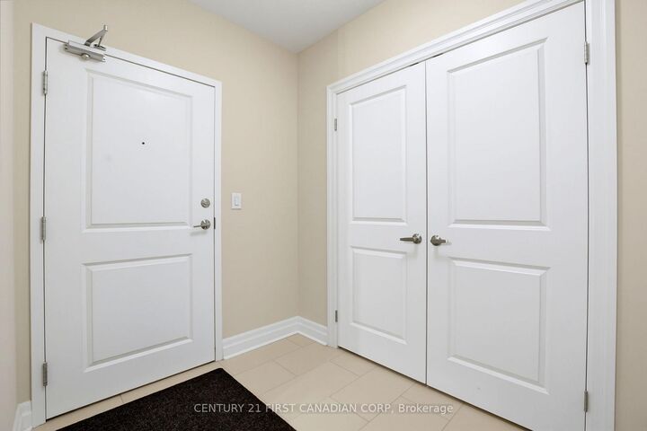 Property Photo:  260 Villagewalk Boulevard 507  ON N6G 0W6 