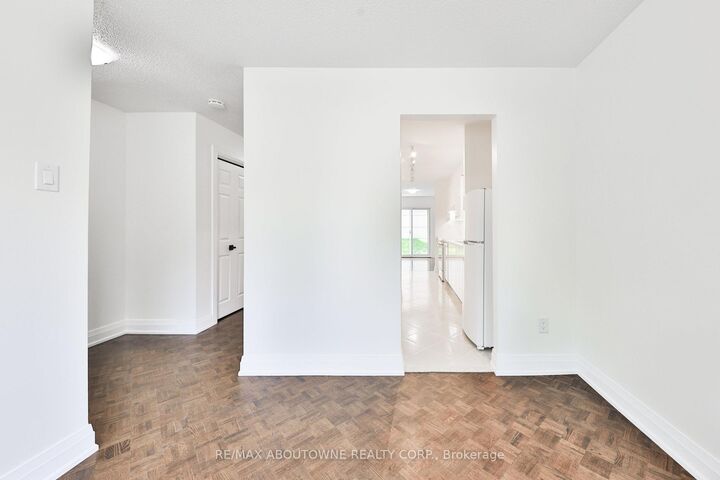 Property Photo:  4635 Regents Terrace 2  ON L5R 1W8 