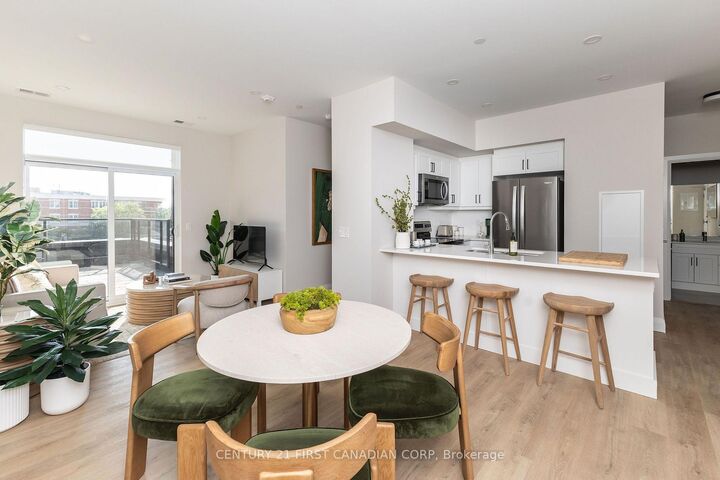 Property Photo:  230 North Centre Road 419  ON N5X 0P9 