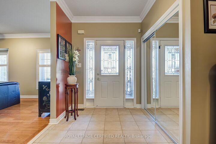 Property Photo:  2 Orchard Park Gate  ON L6R 1W5 