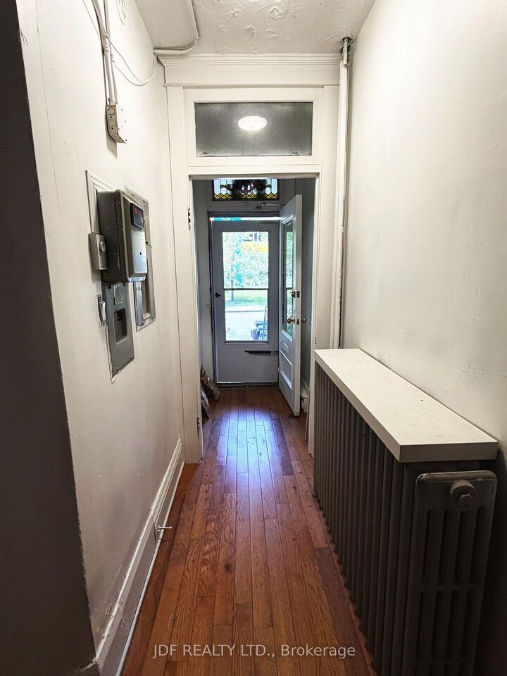 Property Photo:  383 Lansdowne Avenue Main Floor  ON M6H 3Y2 