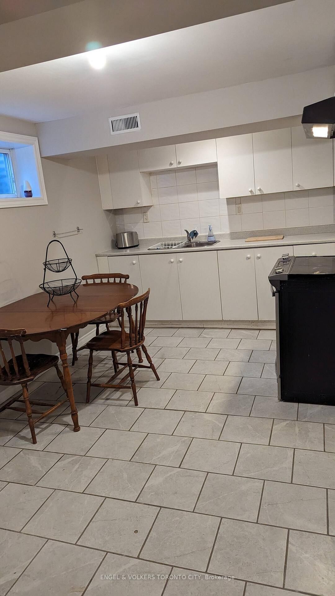 Property Photo:  18 Elrose Road W B  ON L6T 2C2 