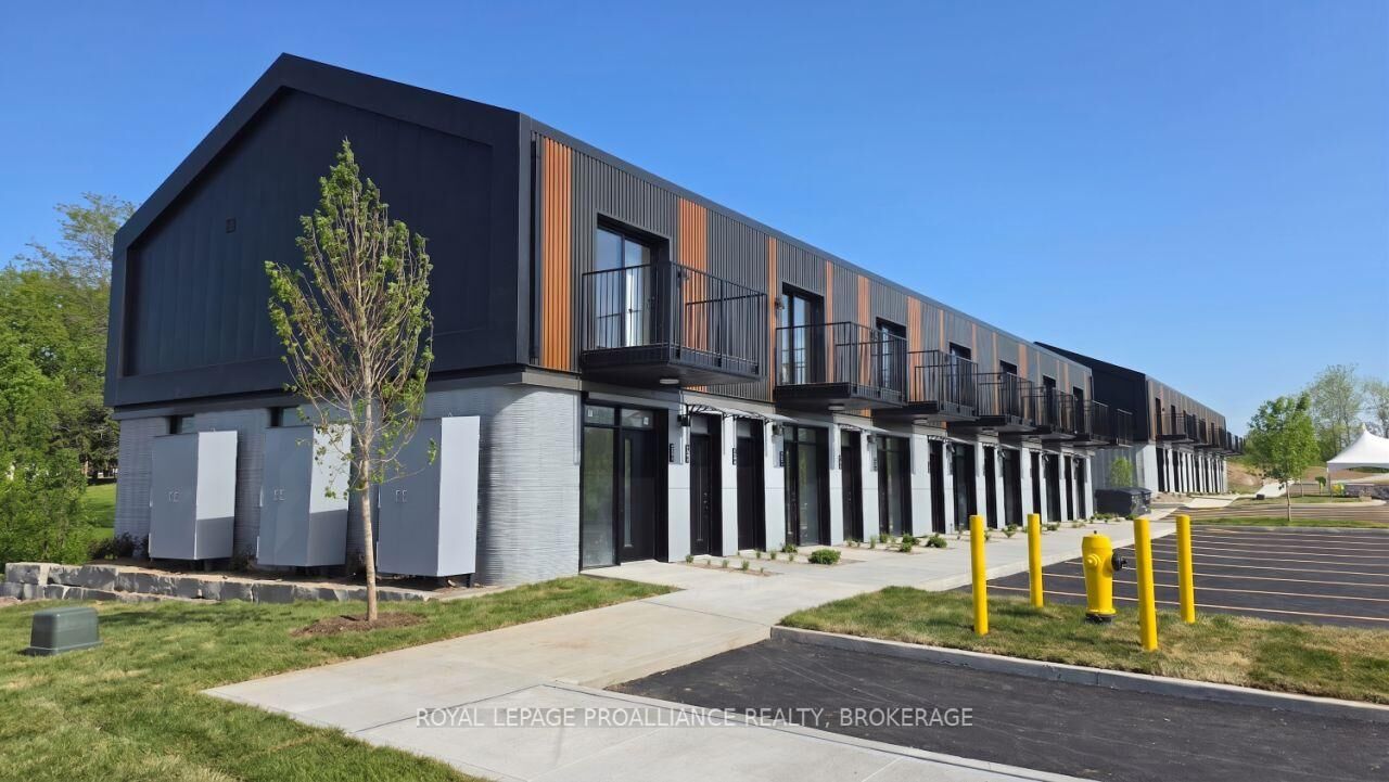 Property Photo:  425 Fourth Street 103  ON K7G 2X2 