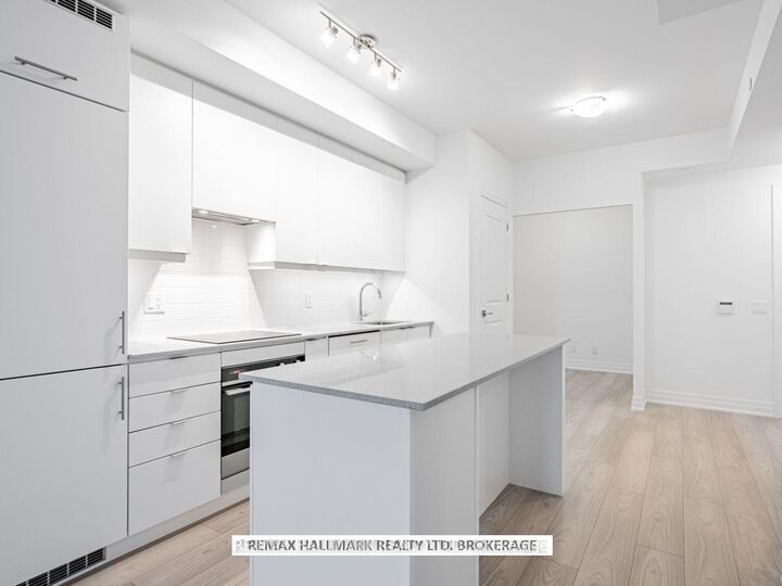 Property Photo:  36 Elm Drive W 1405  ON L5B 0N3 