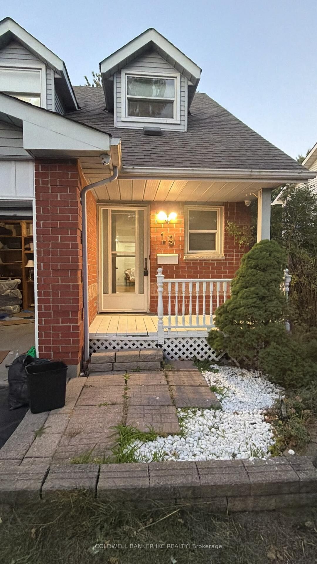 Property Photo:  19 Grandridge Crescent  ON N1H 8G1 