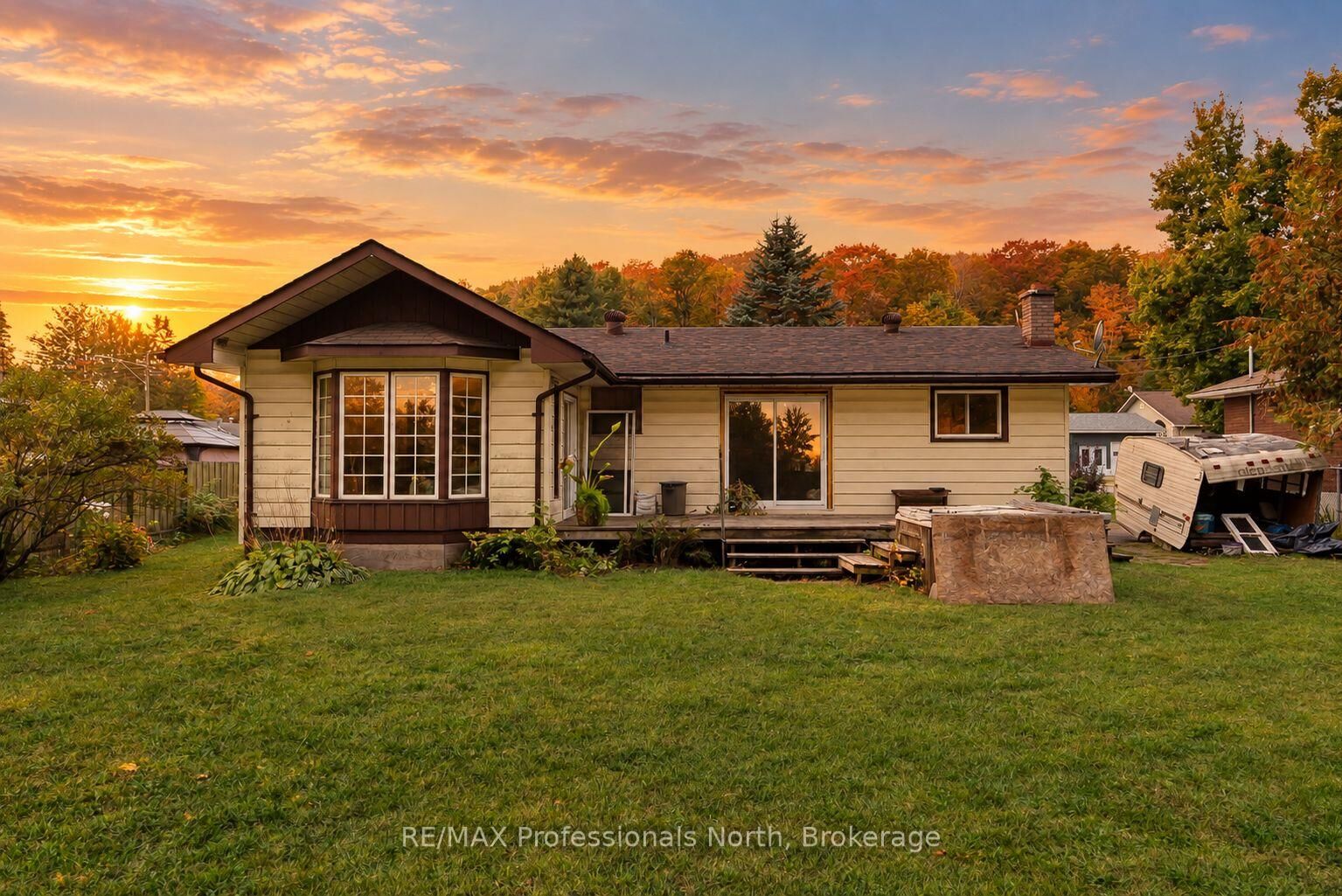 Property Photo:  23 Vintage Crescent  ON K0M 2K0 