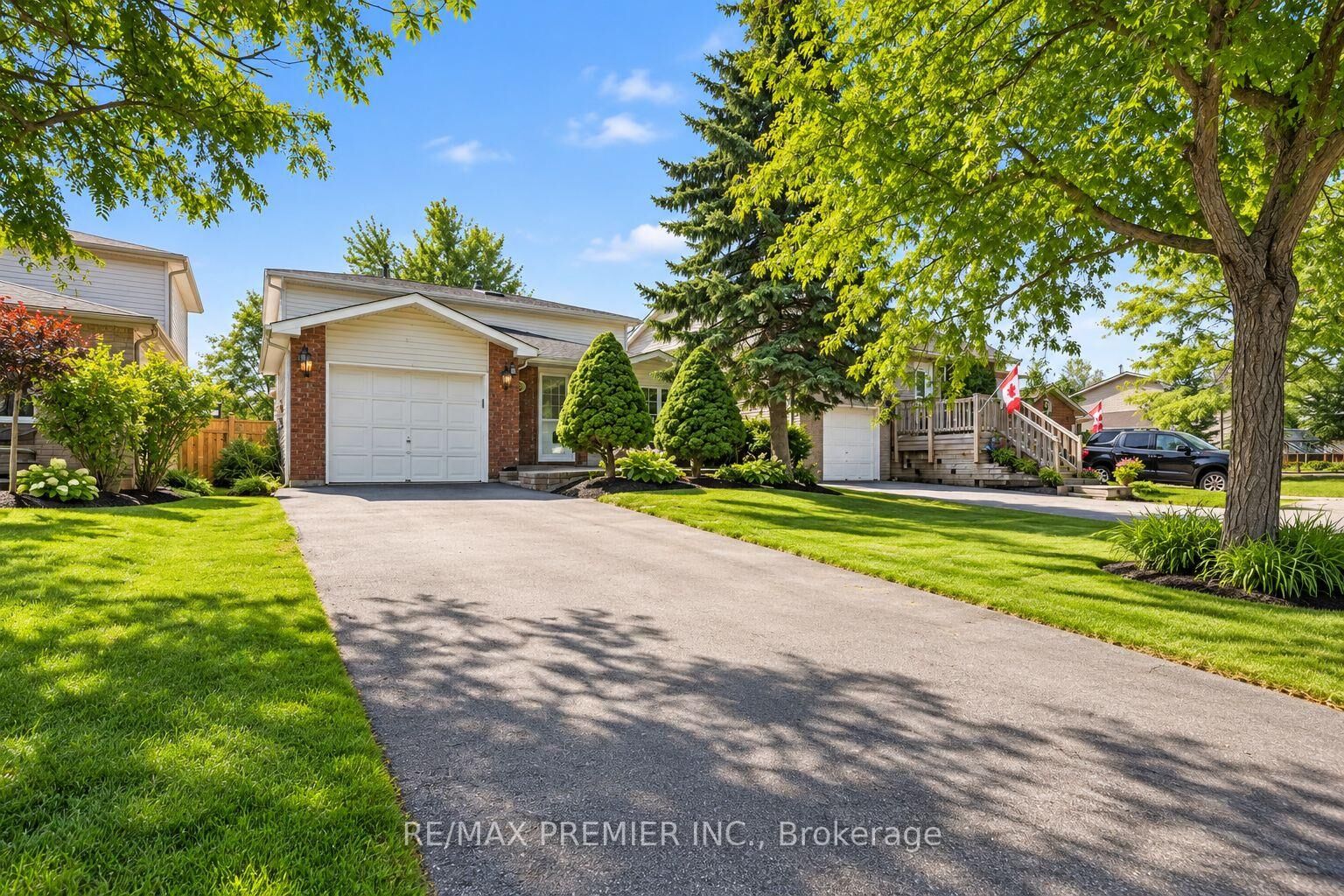 Property Photo:  54 Hersey Crescent N  ON L4N 8R2 