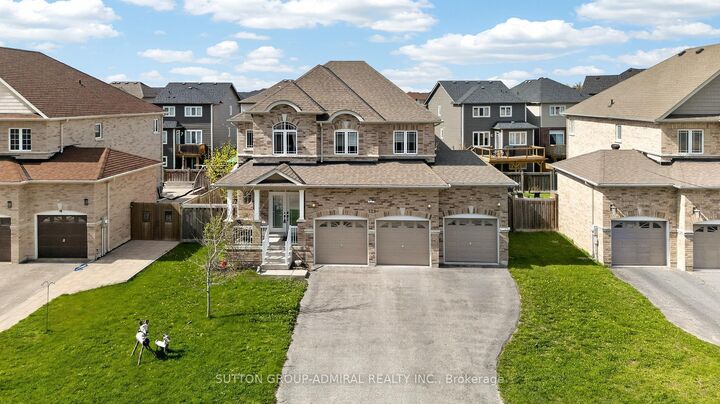 Property Photo:  121 Centre Street  ON L0M 1B0 