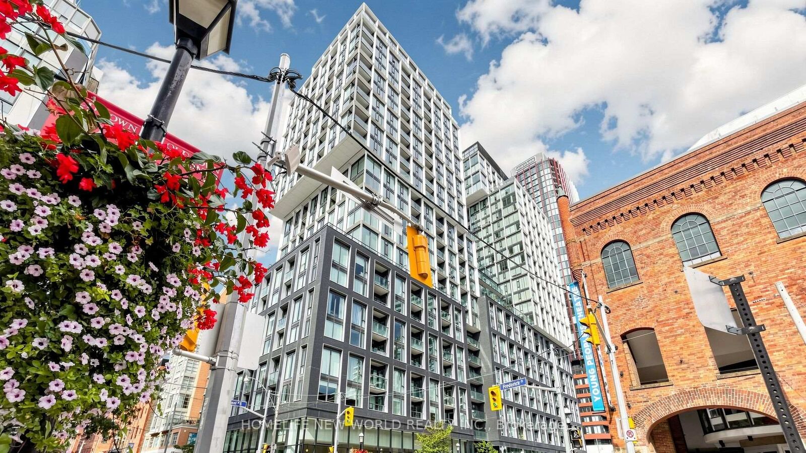 Property Photo:  158 Front Street E 813  ON M5A 0K9 