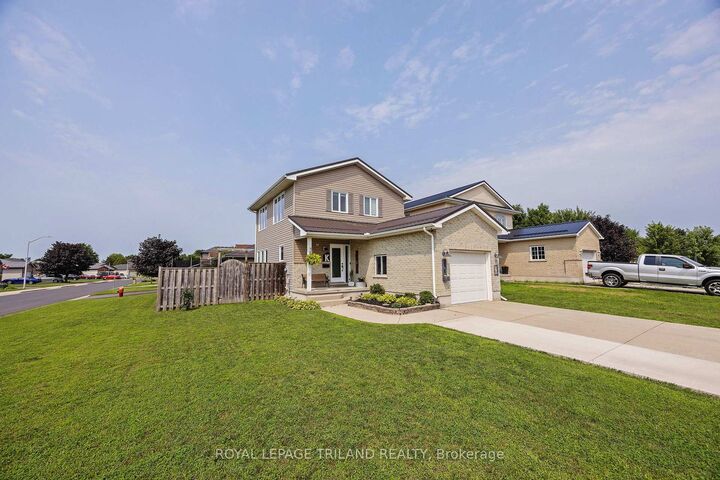 Property Photo:  18 Tara Court  ON N5H 0A1 