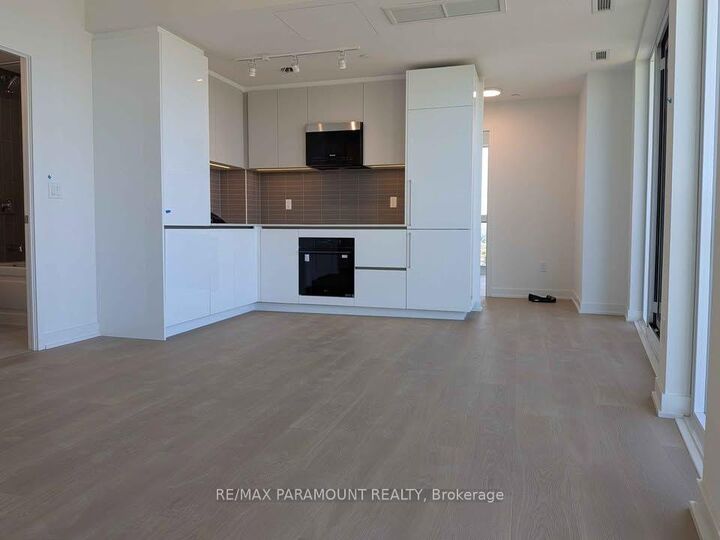 Property Photo:  209 Steeles Avenue W 1609  ON L6Y 0B5 