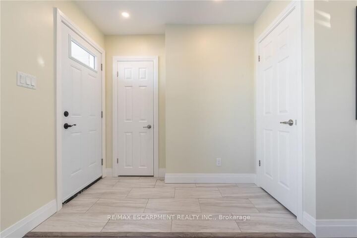 Photo de la propriété: 58 Sandalwood Avenue ON L8T 2E3