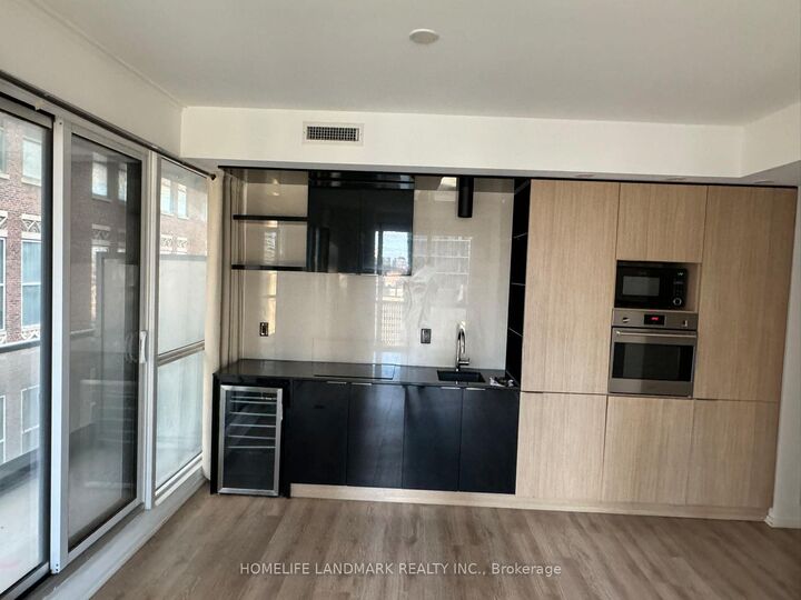 Property Photo:  70 Temperance Street 1806  ON M5H 0B1 