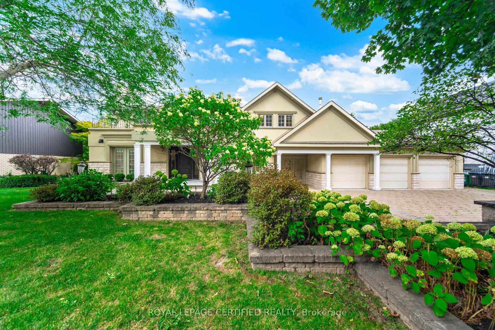 Property Photo:  2197 Courrier Lane  ON L5C 1V1 