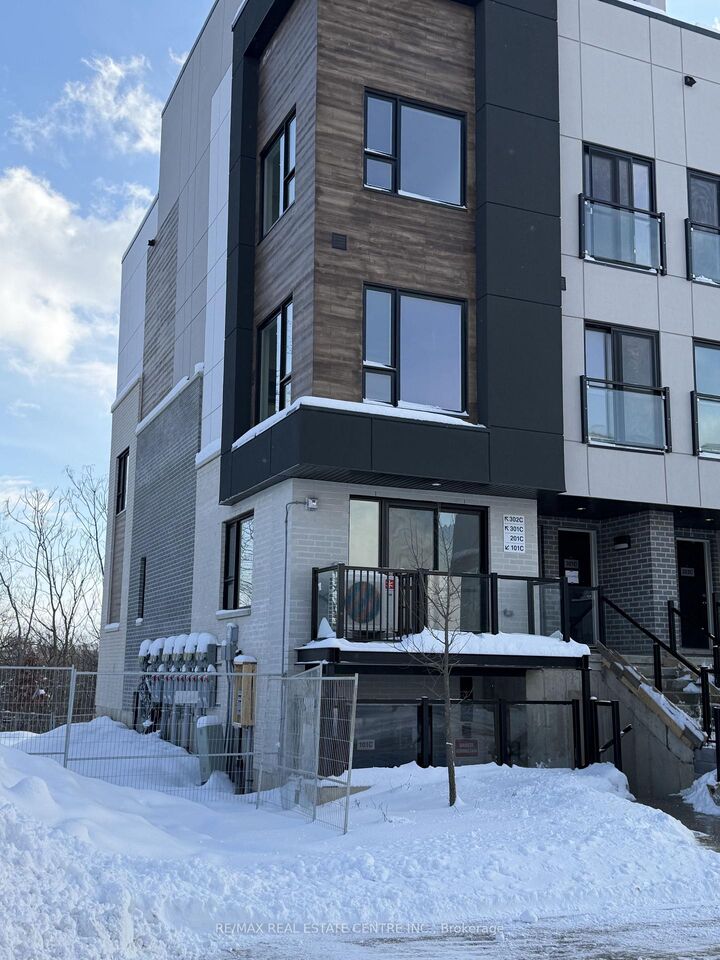 Property Photo:  16 Melbourne Avenue Suite 334 (302C)  ON L2P 3J8 