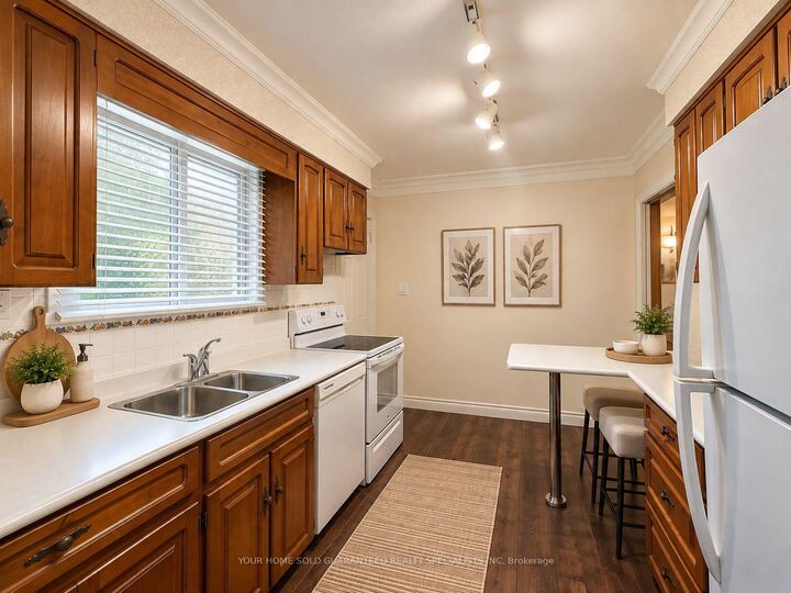 Property Photo:  37 Downsview Drive Main Floor  ON L4M 4P9 