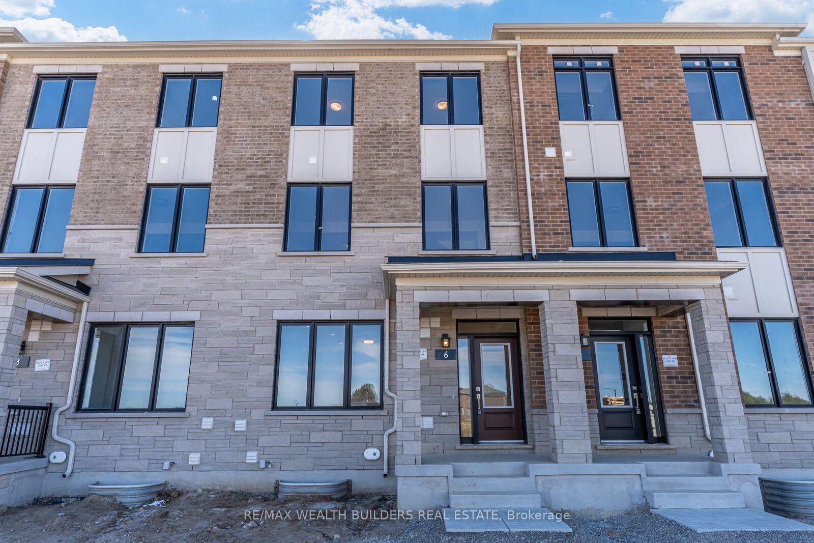 Property Photo:  6 Thornbird Crescent Lower  ON L6V 3N5 