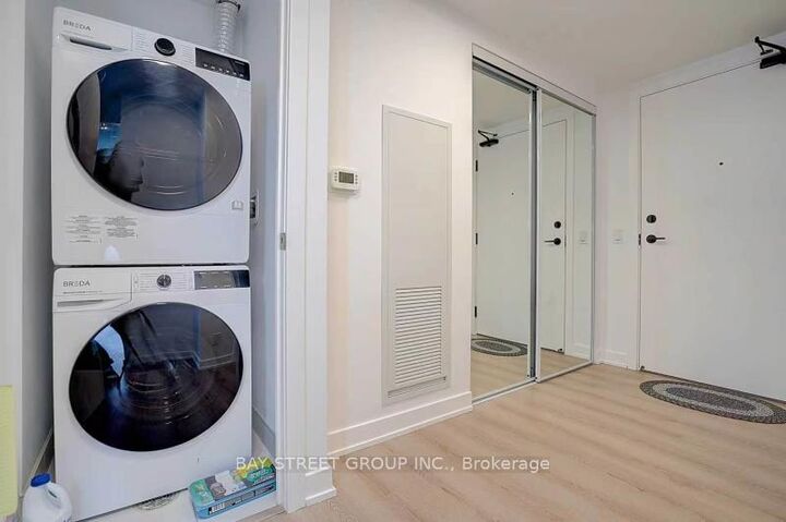 Property Photo:  100 Queen Street E 2011  ON M5C 0B5 