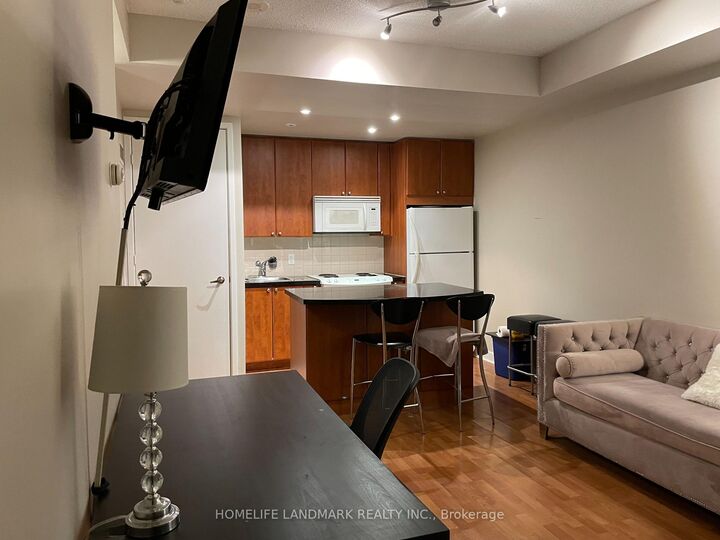 Property Photo:  85 Bloor Street E 1501  ON M4W 3Y1 