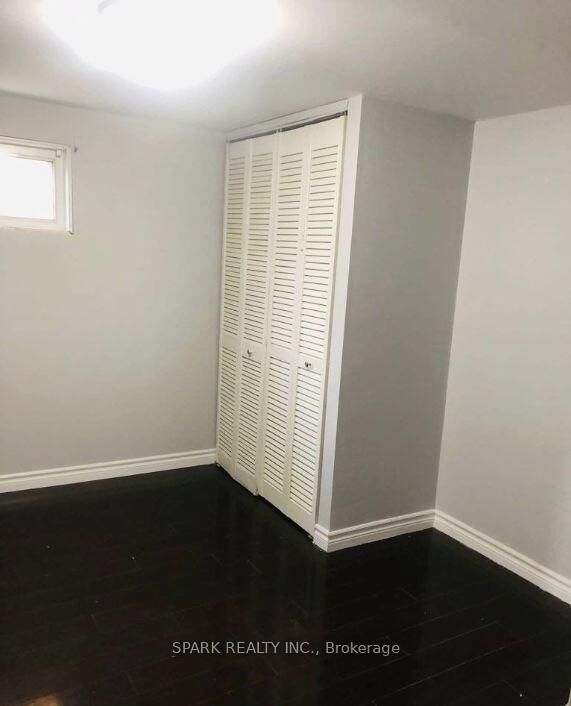 Property Photo:  27 Erlesmere Avenue  ON L6W 2T4 