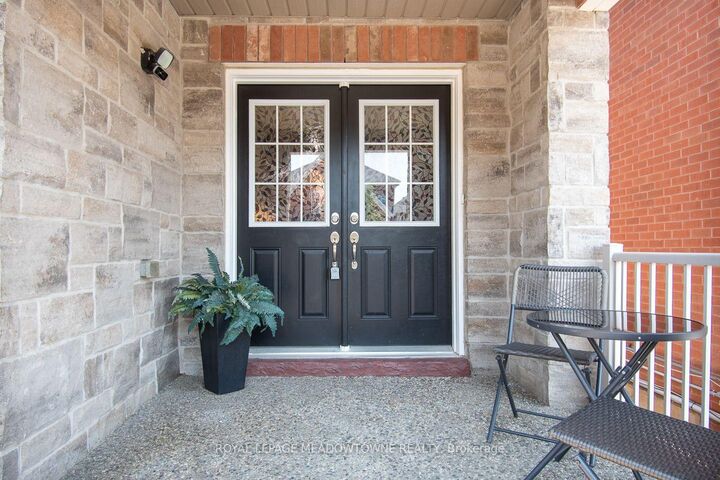 Property Photo:  1079 Job Crescent  ON L9T 8V5 