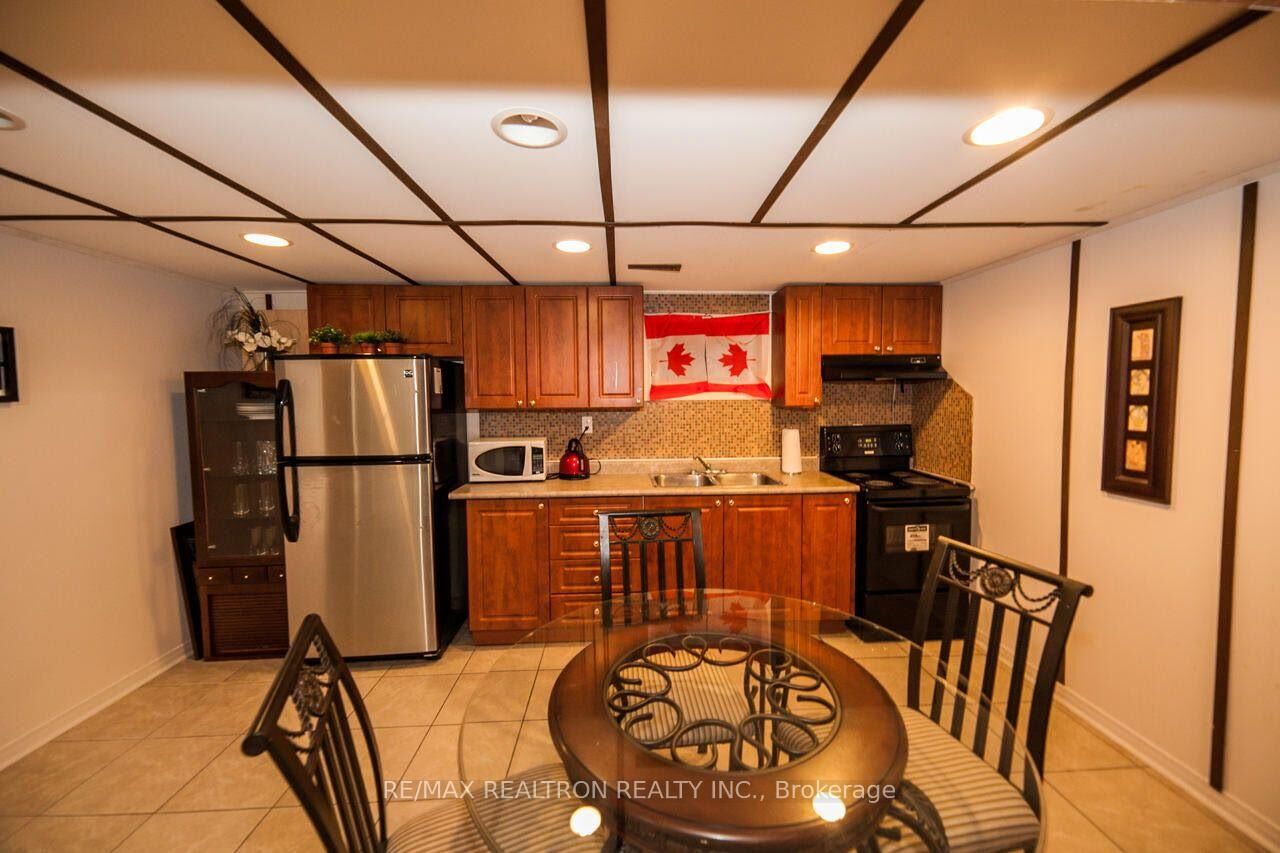 Property Photo:  14 Plaisance Road  ON L4C 5B5 