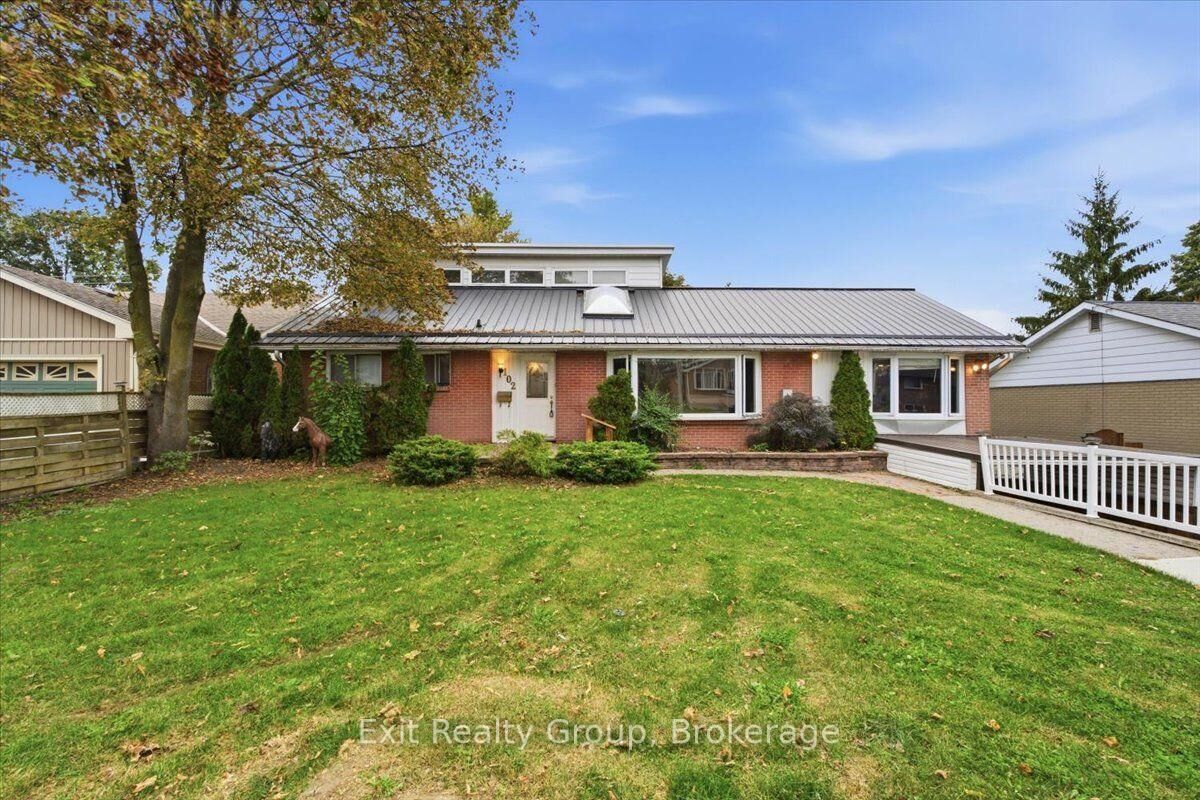 Property Photo:  102 Orchard Drive  ON K8P 2K7 