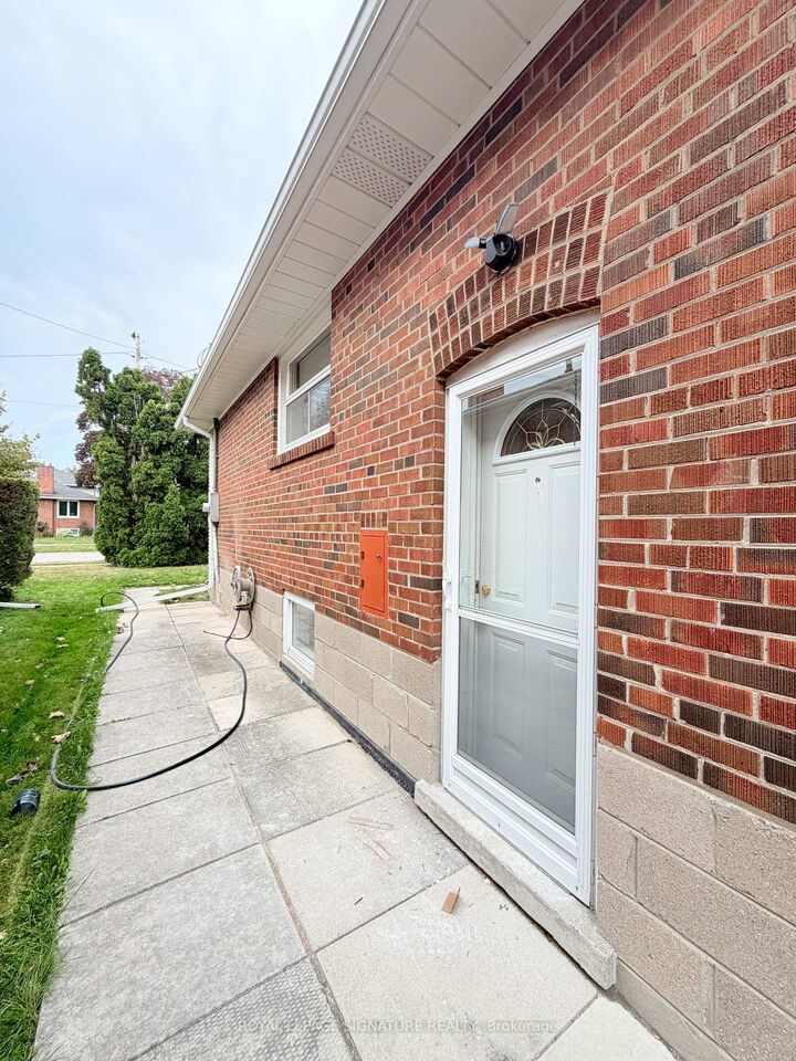 Property Photo:  3 Avery Avenue Basement  ON M9C 1K1 