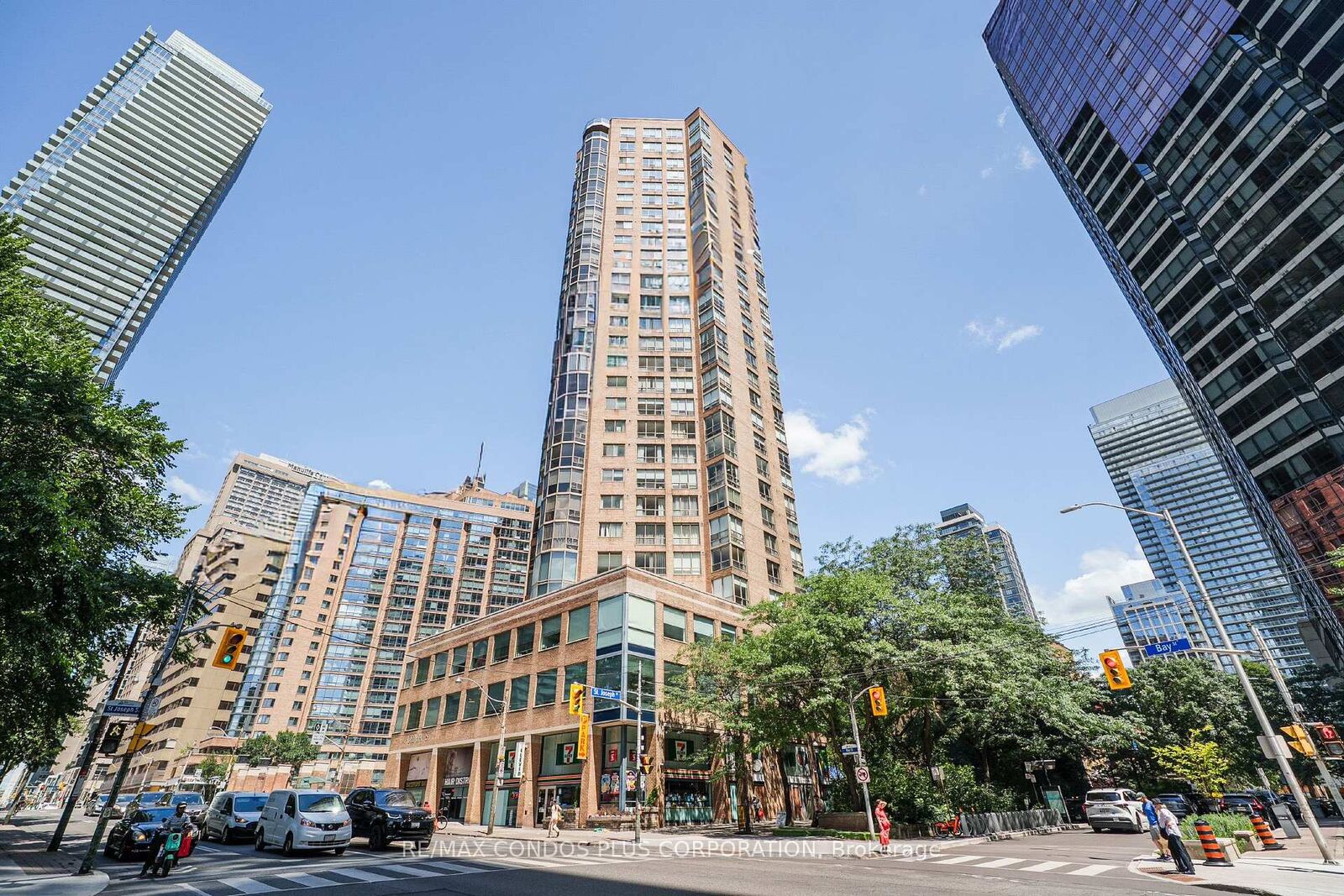 Property Photo:  44 St Joseph Street 1811  ON M4Y 2W4 