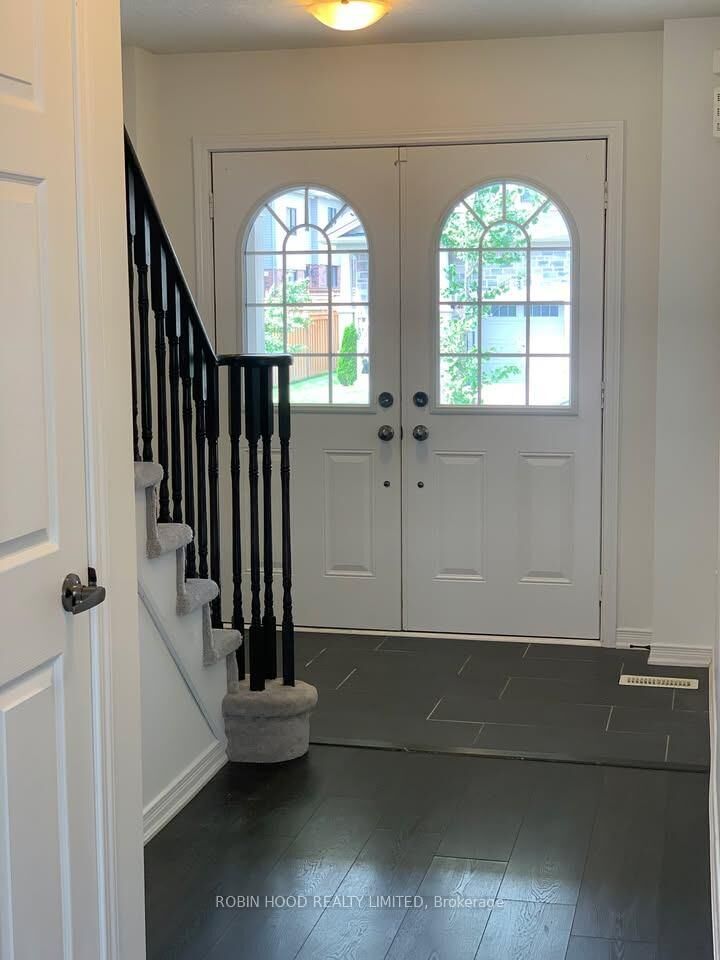Photo de la propriété:  18 Cromarty Avenue  ON N3W 0B6 