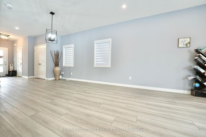 Property Photo:  130 Byers Street  ON N6L 0J3 