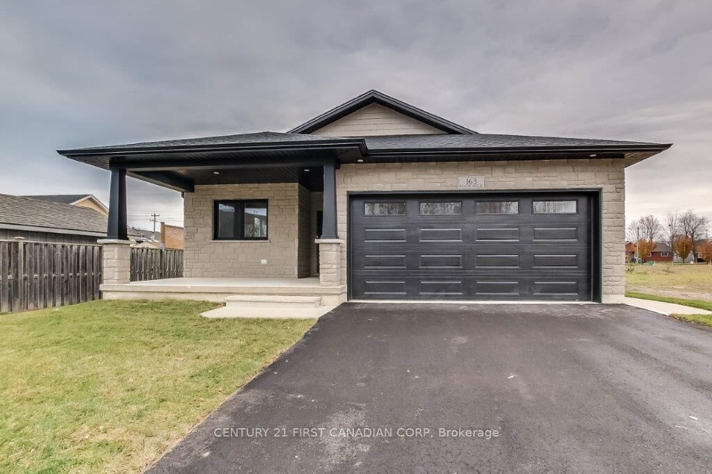 Photo de la propriété:  163 Elgin Avenue E  ON N7A 1K7 