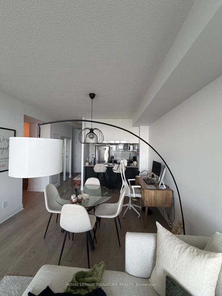 Photo de la propriété:  80 Marine Parade Drive 1905  ON M8V 0A3 