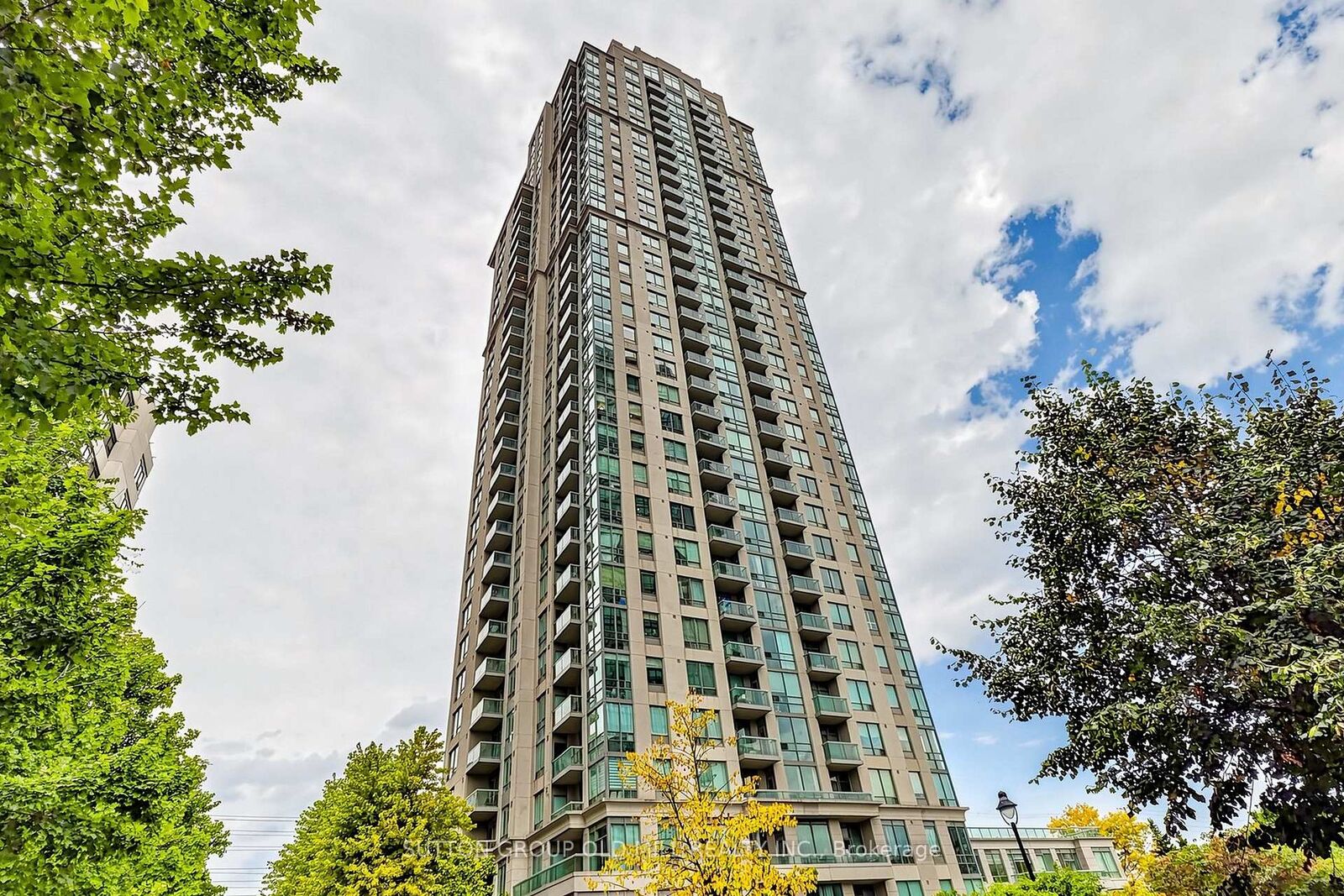 Property Photo:  3504 Hurontario Street 3109  ON L5B 0B9 