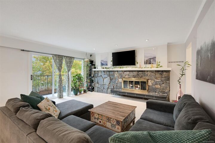 Property Photo:  1625 Belmont Ave #303  BC V8R 3Y8 