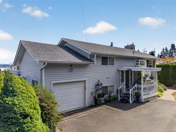 Property Photo: 3798 Laurel Dr BC V0R 2V0