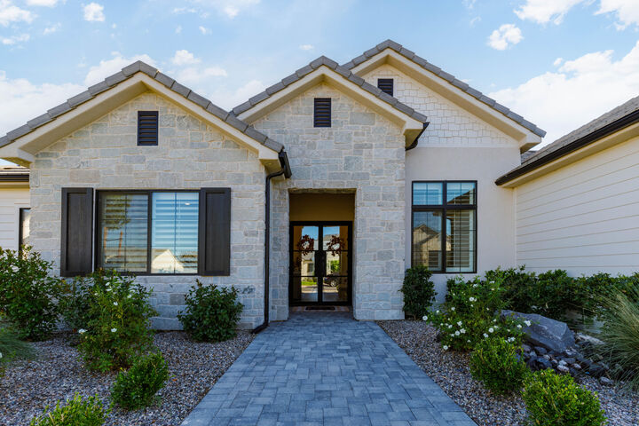 Property Photo: 2764 E Moorland Dr UT 84790