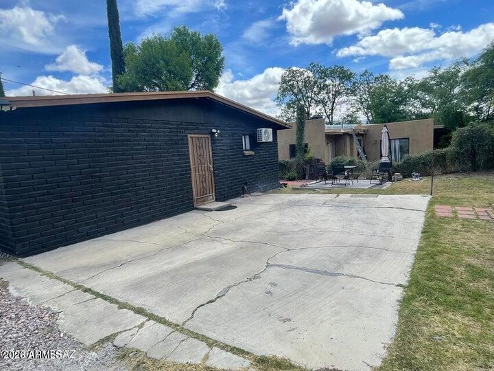 Property Photo: 731 W Hughes Street AZ 85621