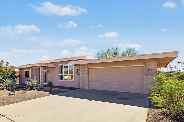 Property Photo: 9121 W Long Hills Drive AZ 85351