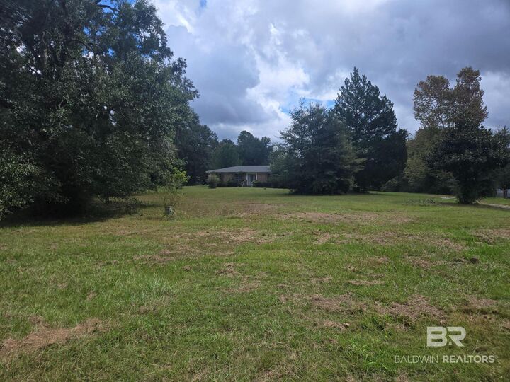 Property Photo: 17716 Horseneck Road AL 36507